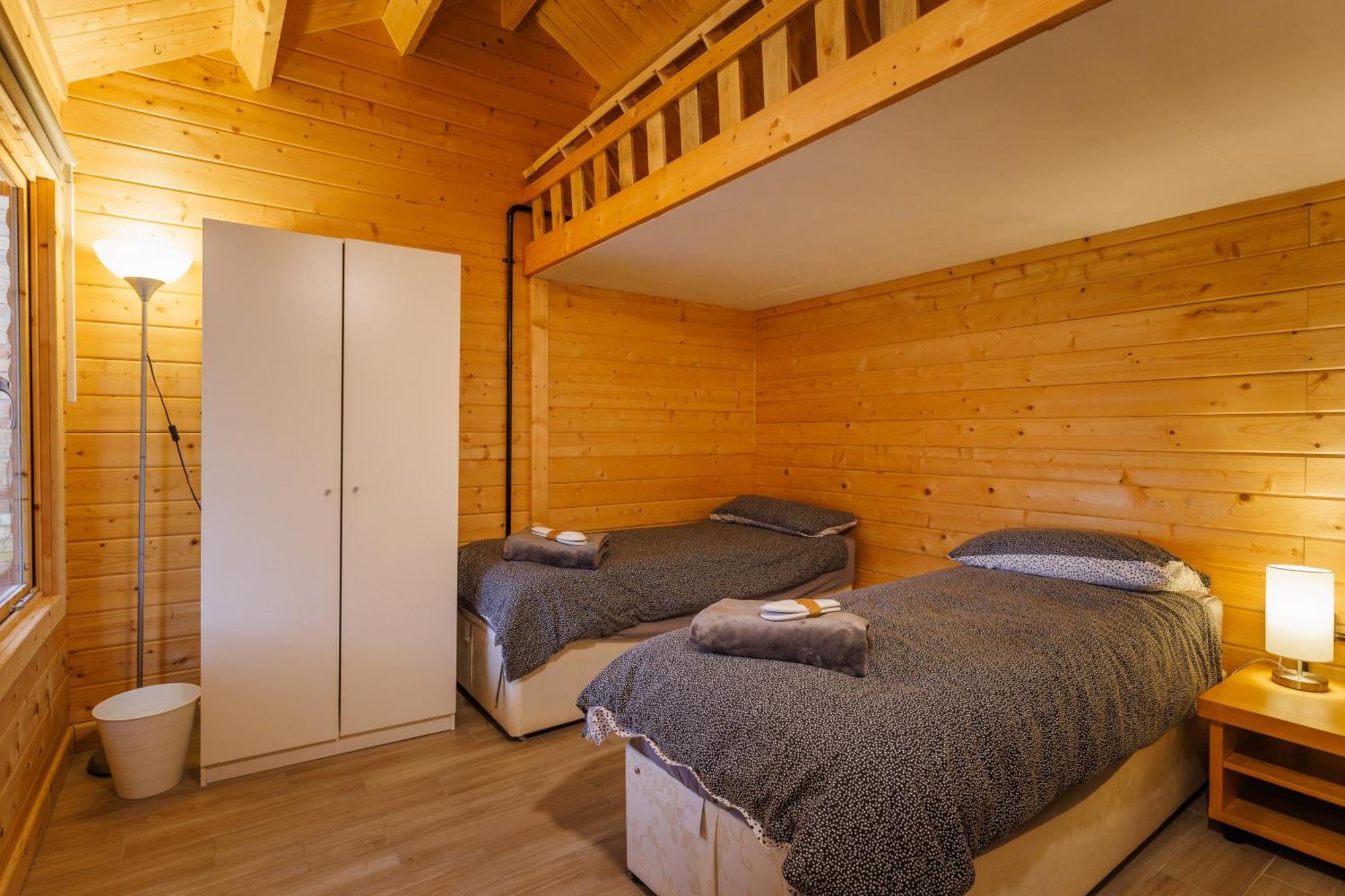 Spacious Cabin Evcharger And Free Parking Near Cambridge Exterior foto